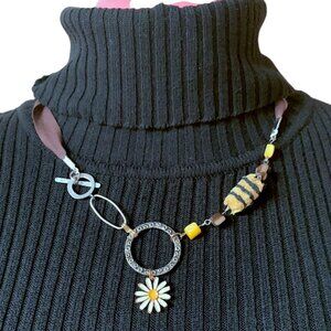 CREATION - Daisy Pendant Short Necklace with Yellow Brown Accents